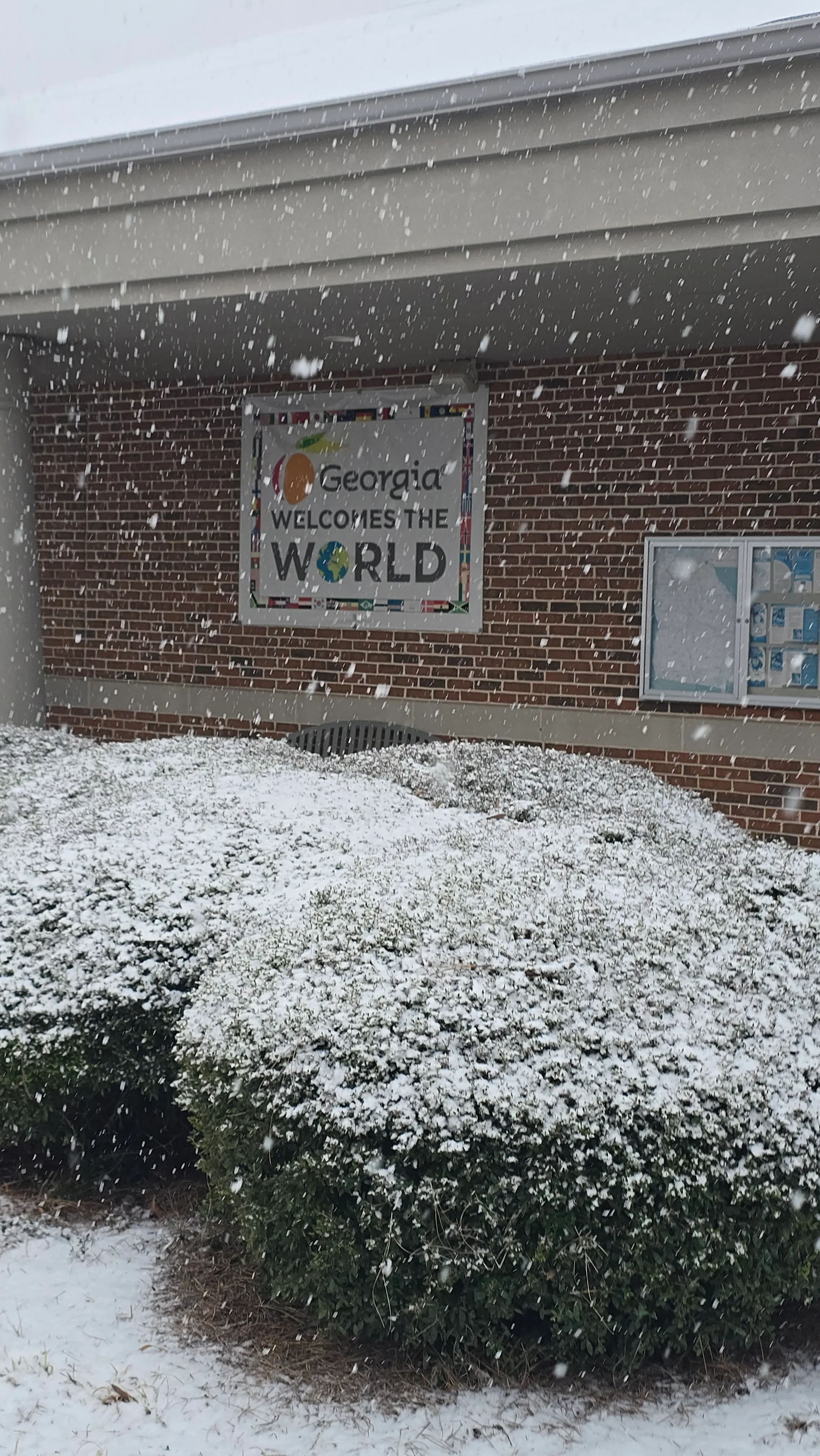 Georgia welcomes you sign in the snow