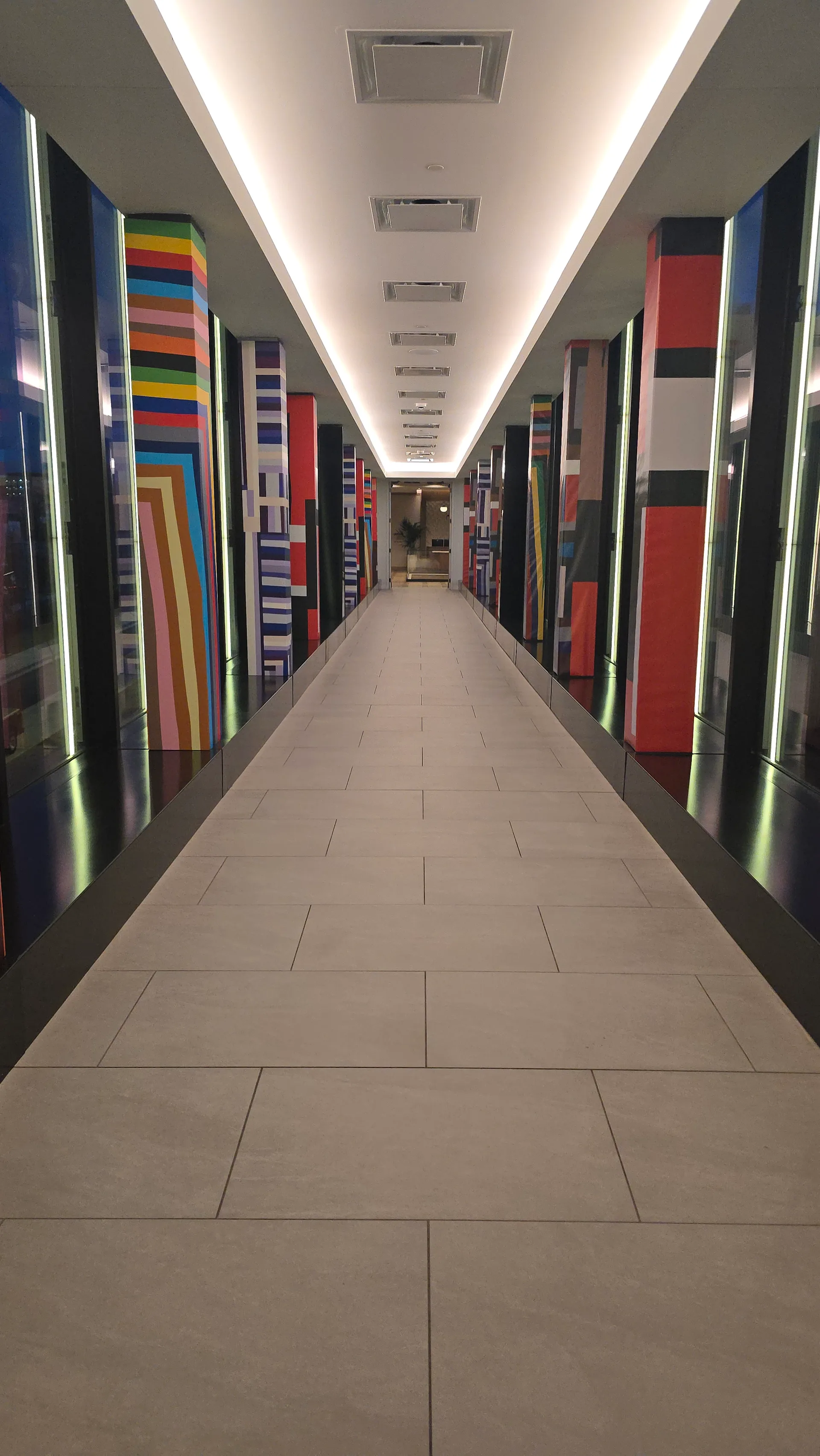 Elevation Hotel library detail